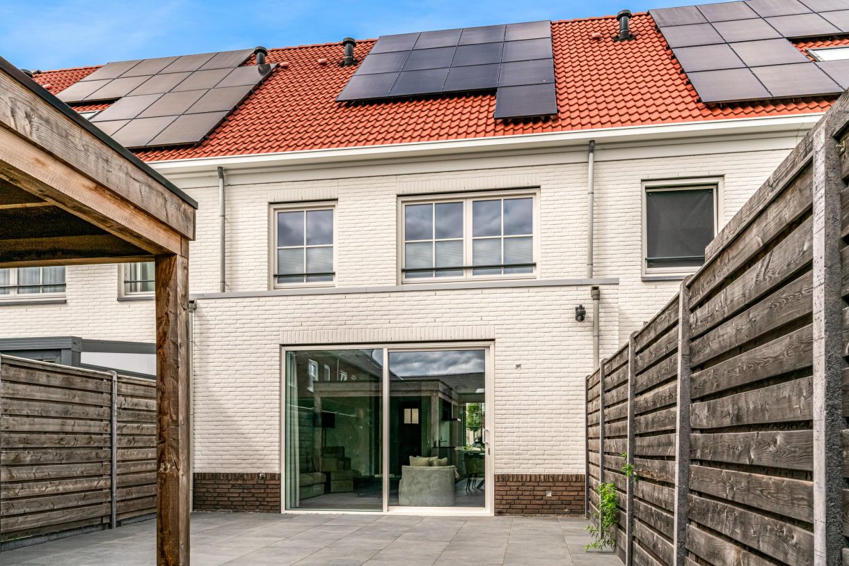 Te koop: Foto Woonhuis aan de Rozenhofstraat 6 in Hoef En Haag