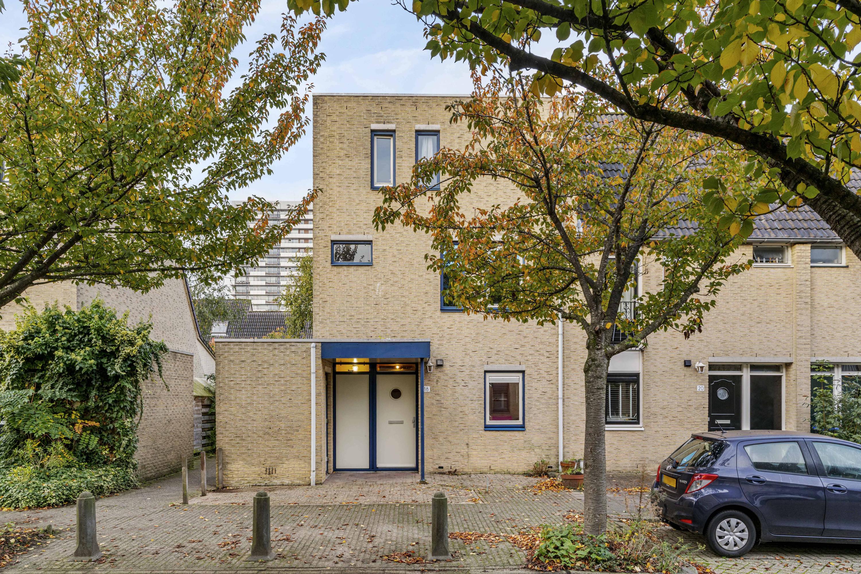 Hoofdfoto van Utrecht Bertha von Suttnerlaan 18